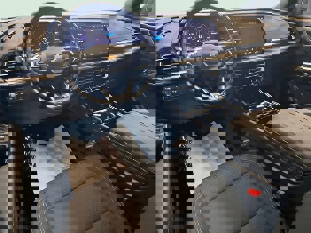 Used 2025 Chevrolet Traverse LT image 23