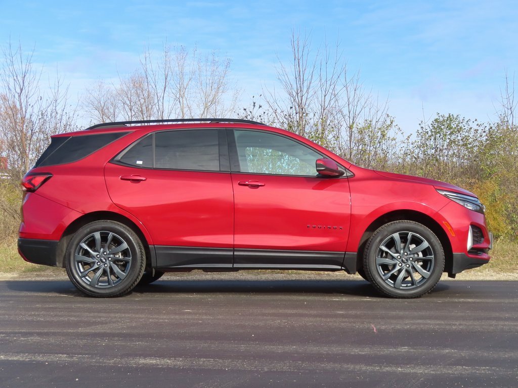 Used 2023 Chevrolet Equinox RS image 2