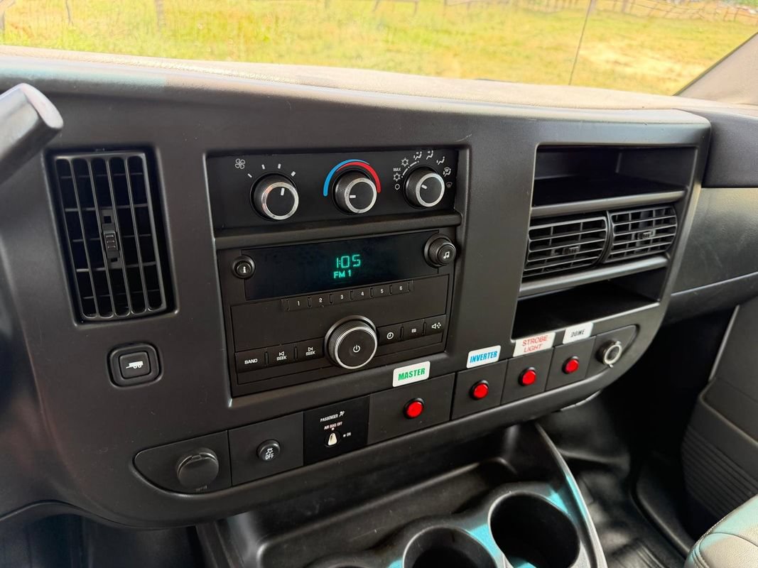 Used 2013 Chevrolet Express 2500 RWD image 12