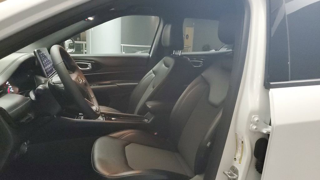 Used 2026 Jeep Compass Latitude image 17