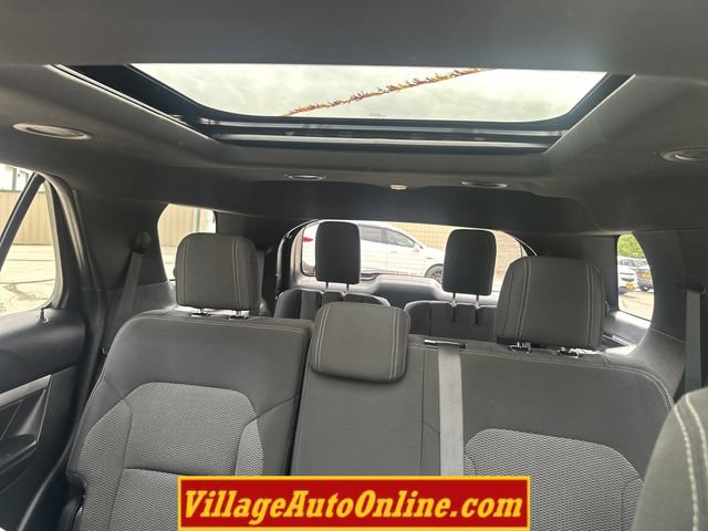 Used 2016 Ford Explorer XLT w/ Equipment Group 201A AWD/4WD image 16