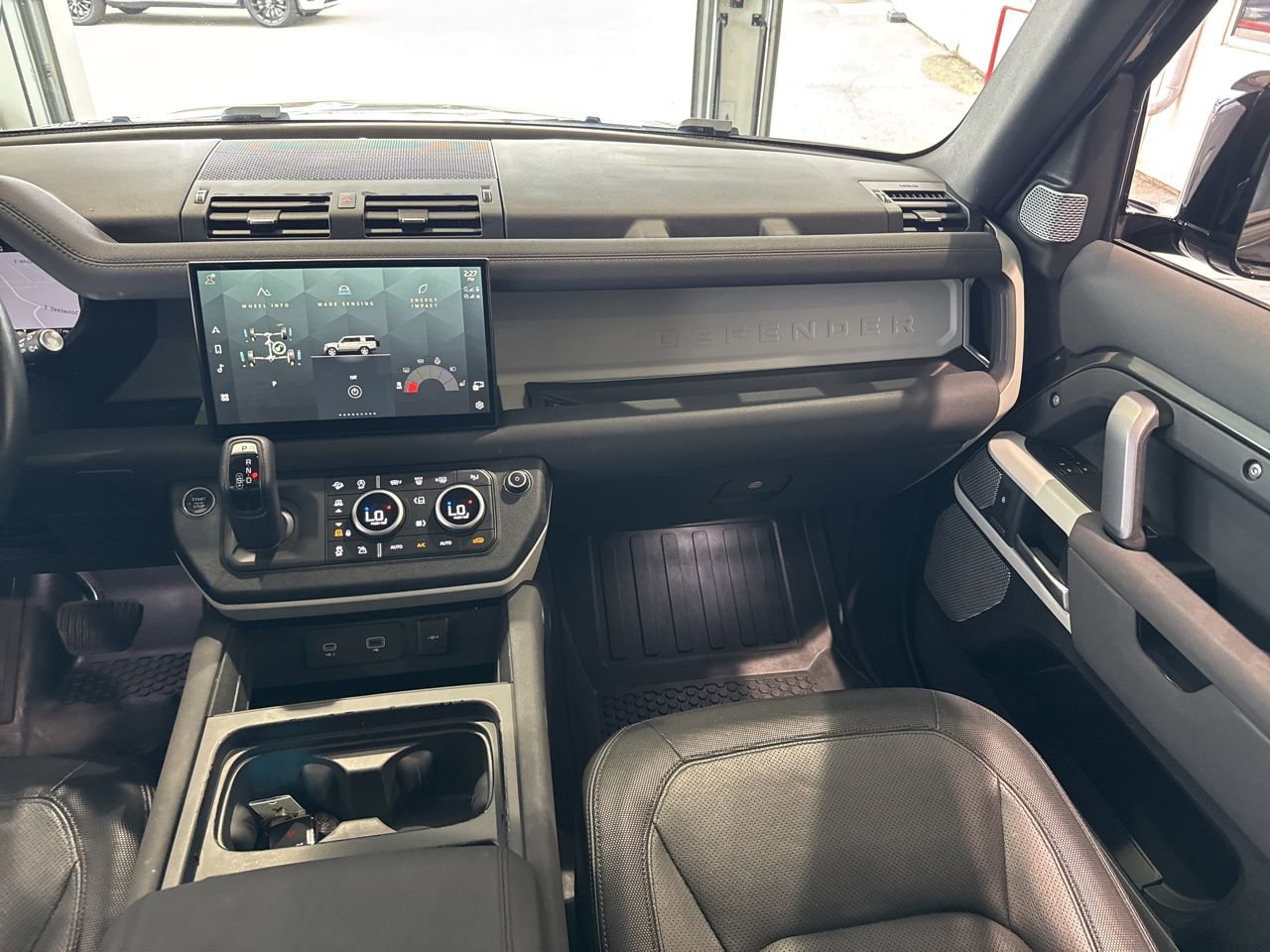 Used 2023 Land Rover Defender 130 X-Dynamic SE AWD/4WD image 50