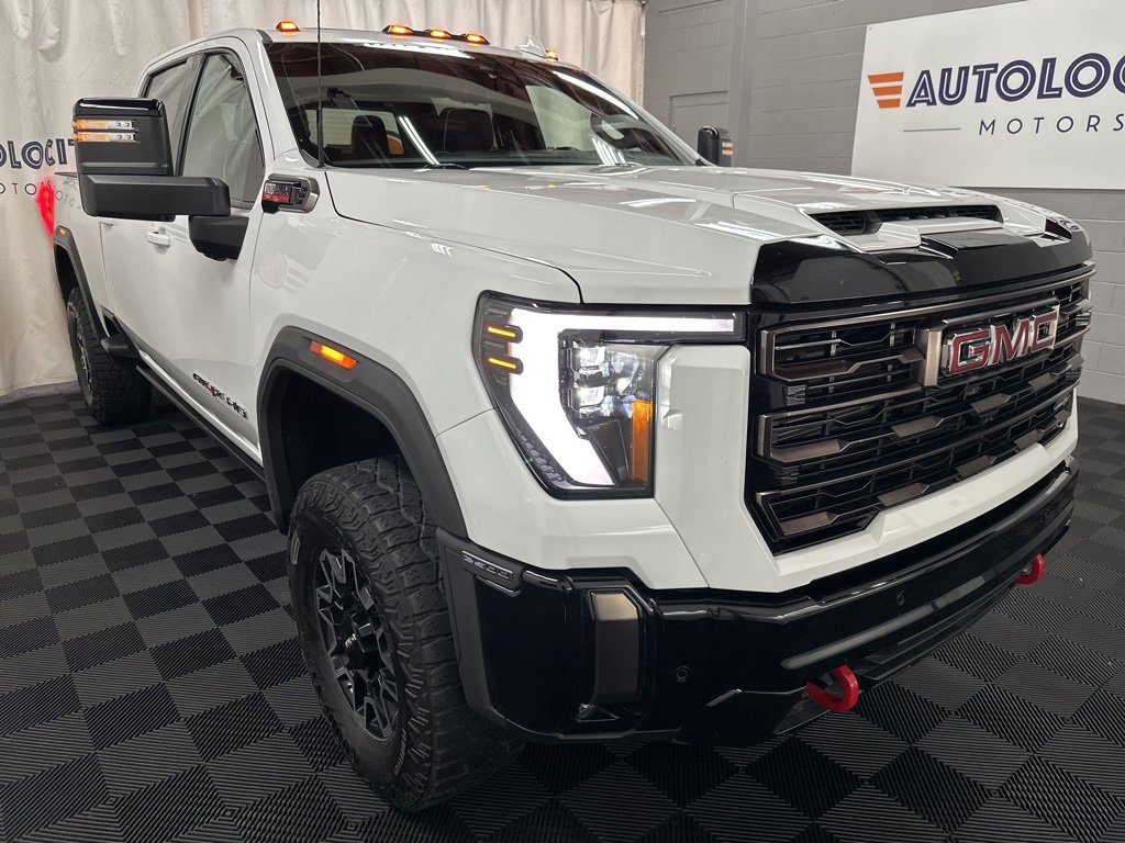 Used 2024 GMC Sierra 2500 AT4X image 2