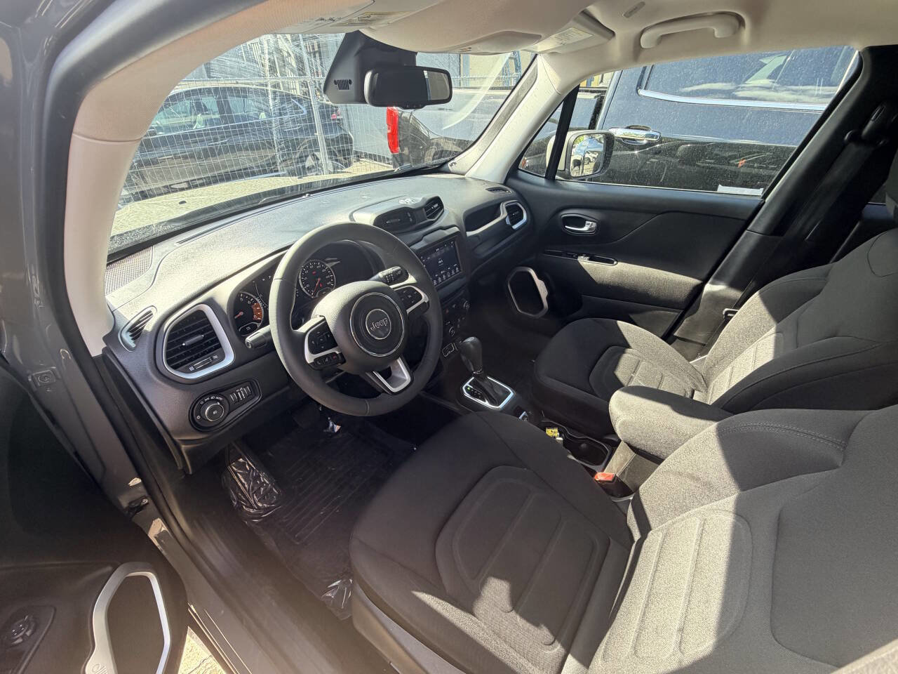 Used 2020 Jeep Renegade Latitude w/ Popular Equipment Group image 11