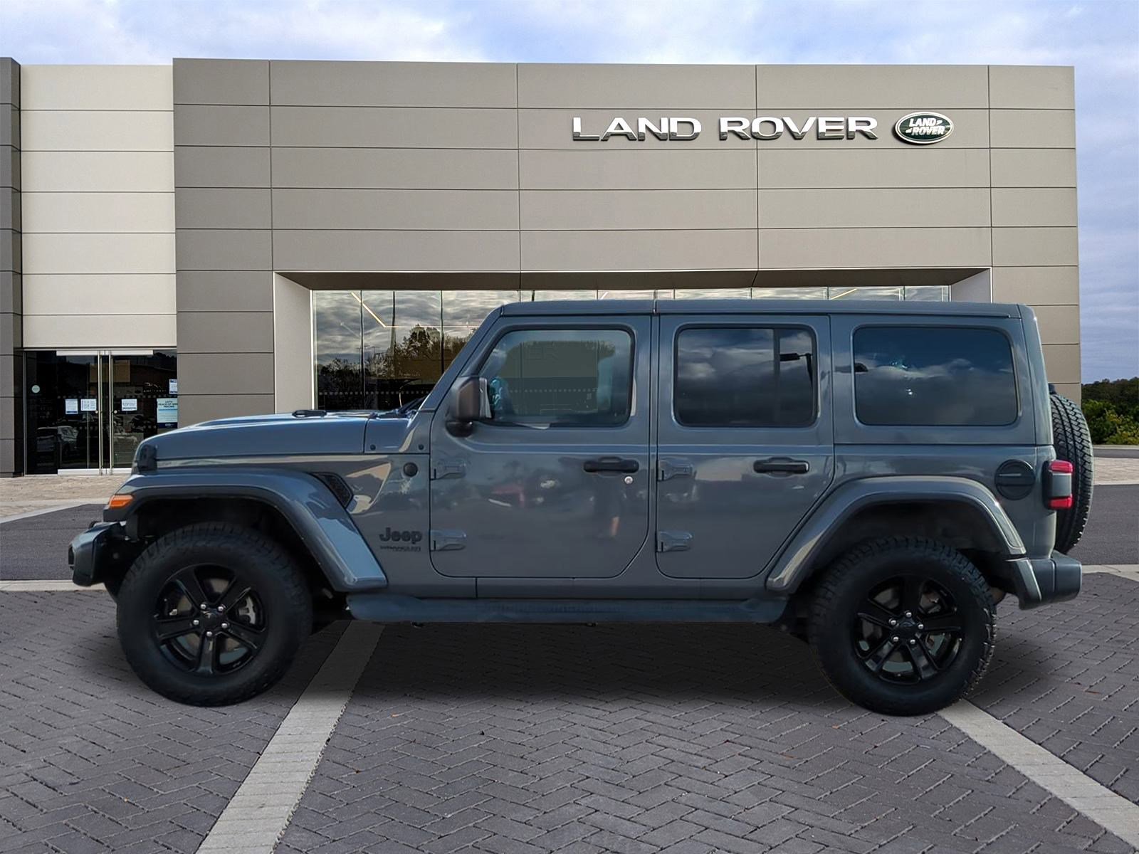 Used 2021 Jeep Wrangler Unlimited Sahara image 8