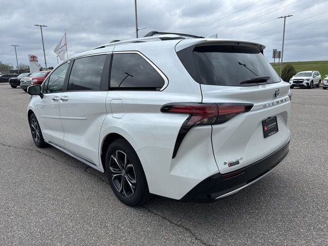 Certified 2025 Toyota Sienna Platinum AWD/4WD image 9