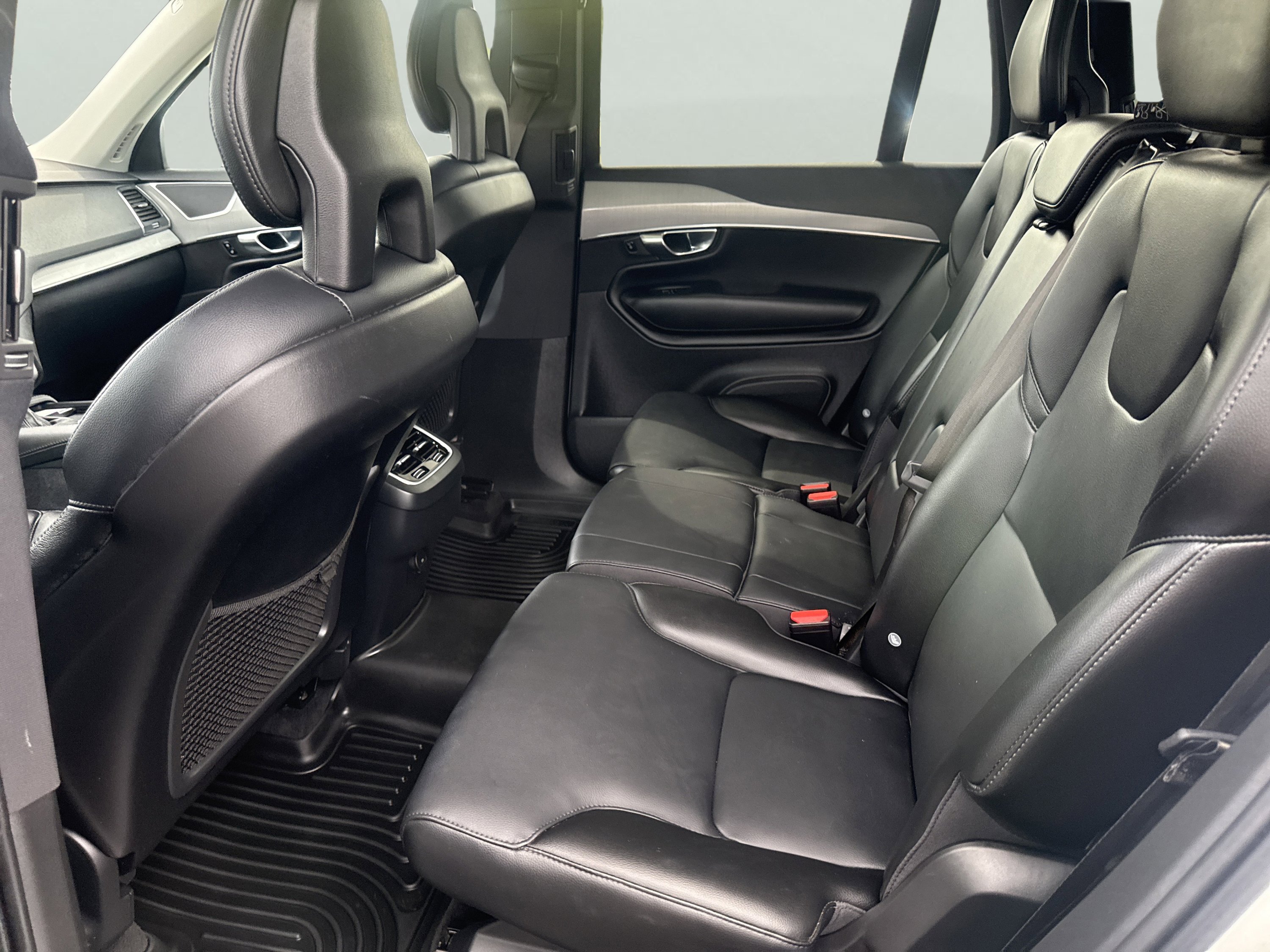 Used 2021 Volvo XC90 T5 Momentum w/ Protection Package image 12