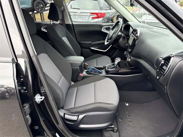 Used 2023 Kia Soul S image 9