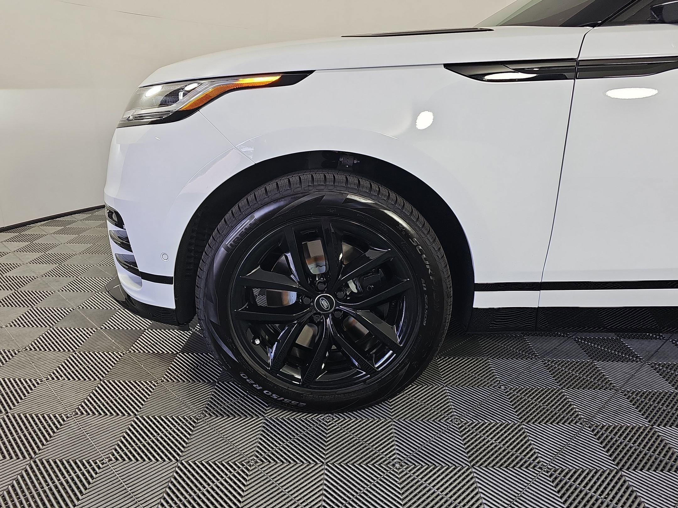 New 2026 Land Rover Range Rover Velar Dynamic SE image 10