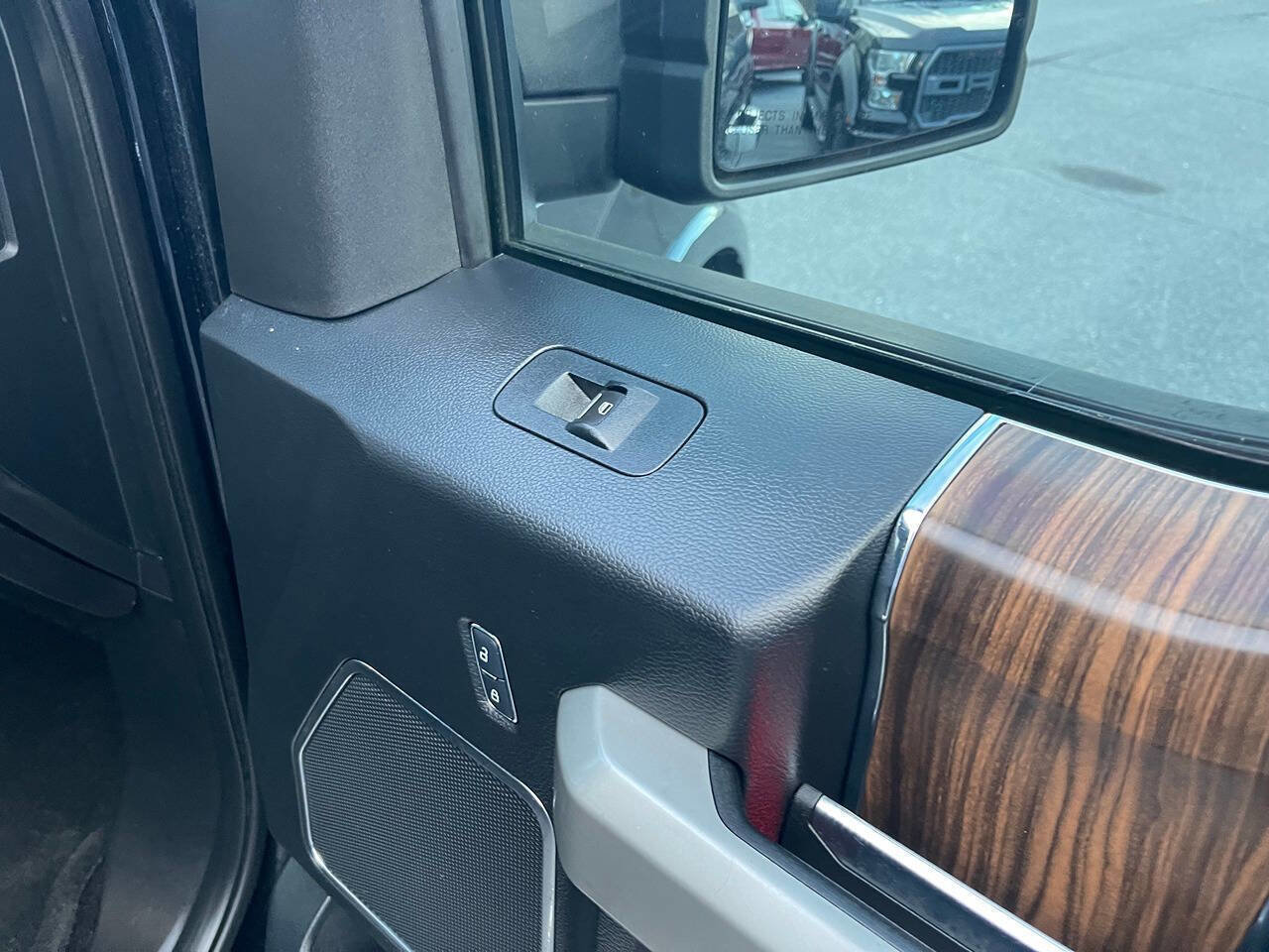 Used 2017 Ford F150 Lariat image 37