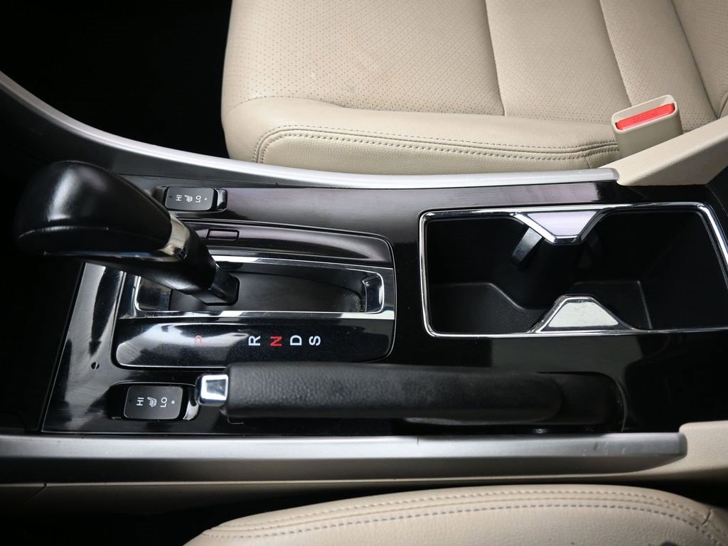 Used 2017 Honda Accord Touring image 25