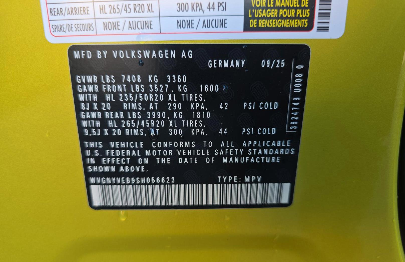 Used 2025 Volkswagen ID. Buzz Pro S Plus AWD/4WD image 16