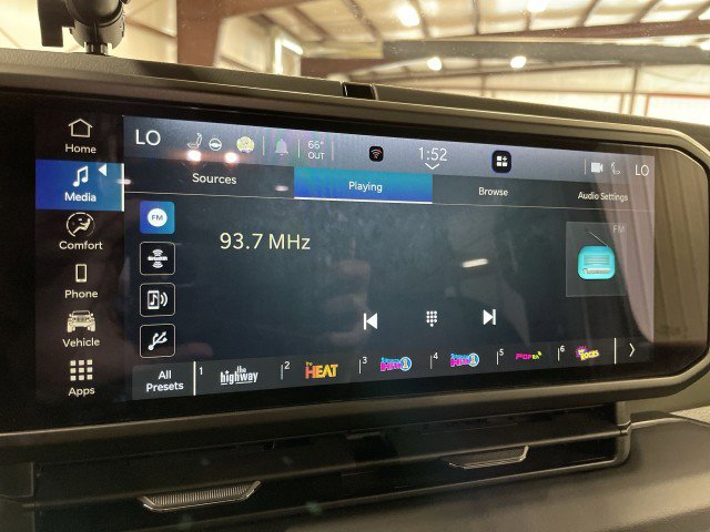 Used 2024 Jeep Gladiator Mojave w/ Convenience Group image 18