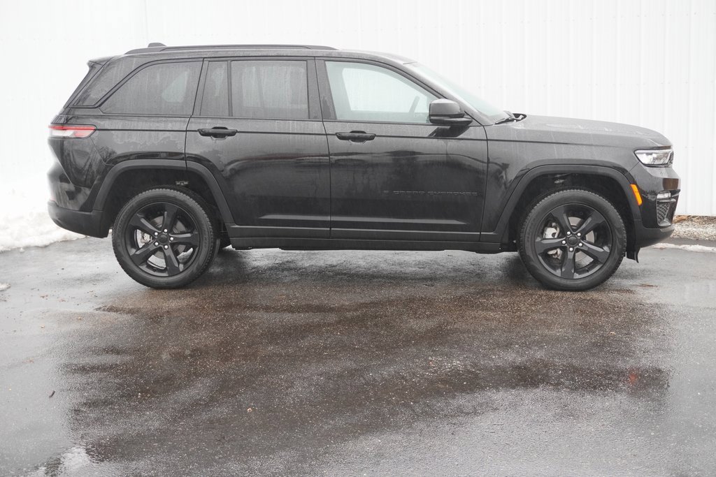 Used 2024 Jeep Grand Cherokee Limited w/ Black Appearance Package image 2