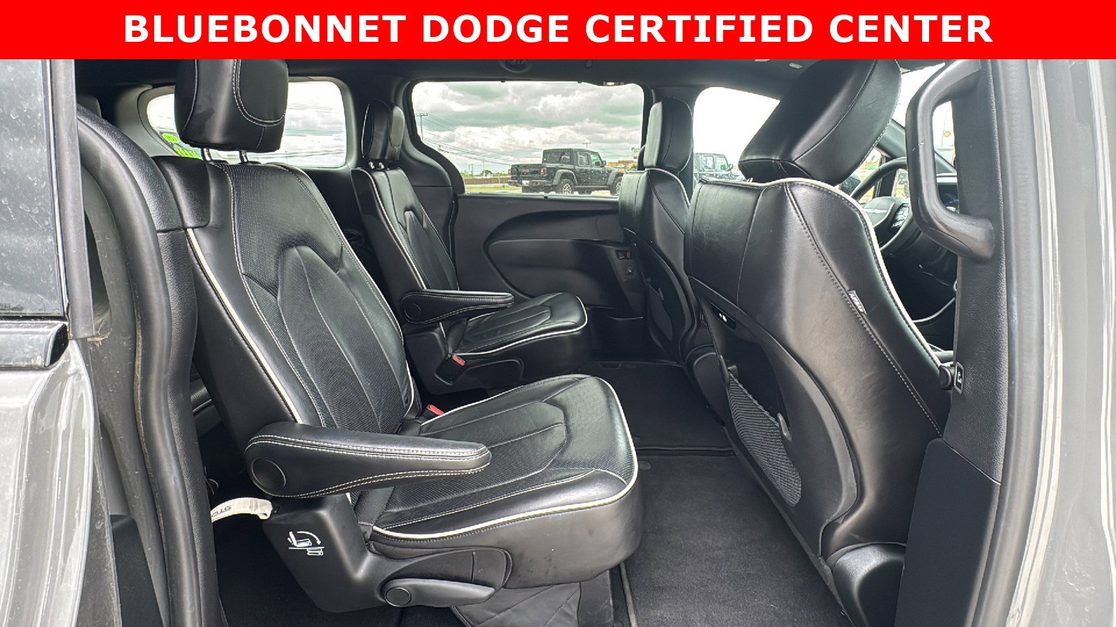 Used 2025 Chrysler Pacifica Limited image 25