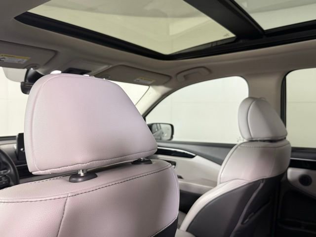 Used 2025 Honda Pilot Touring image 27