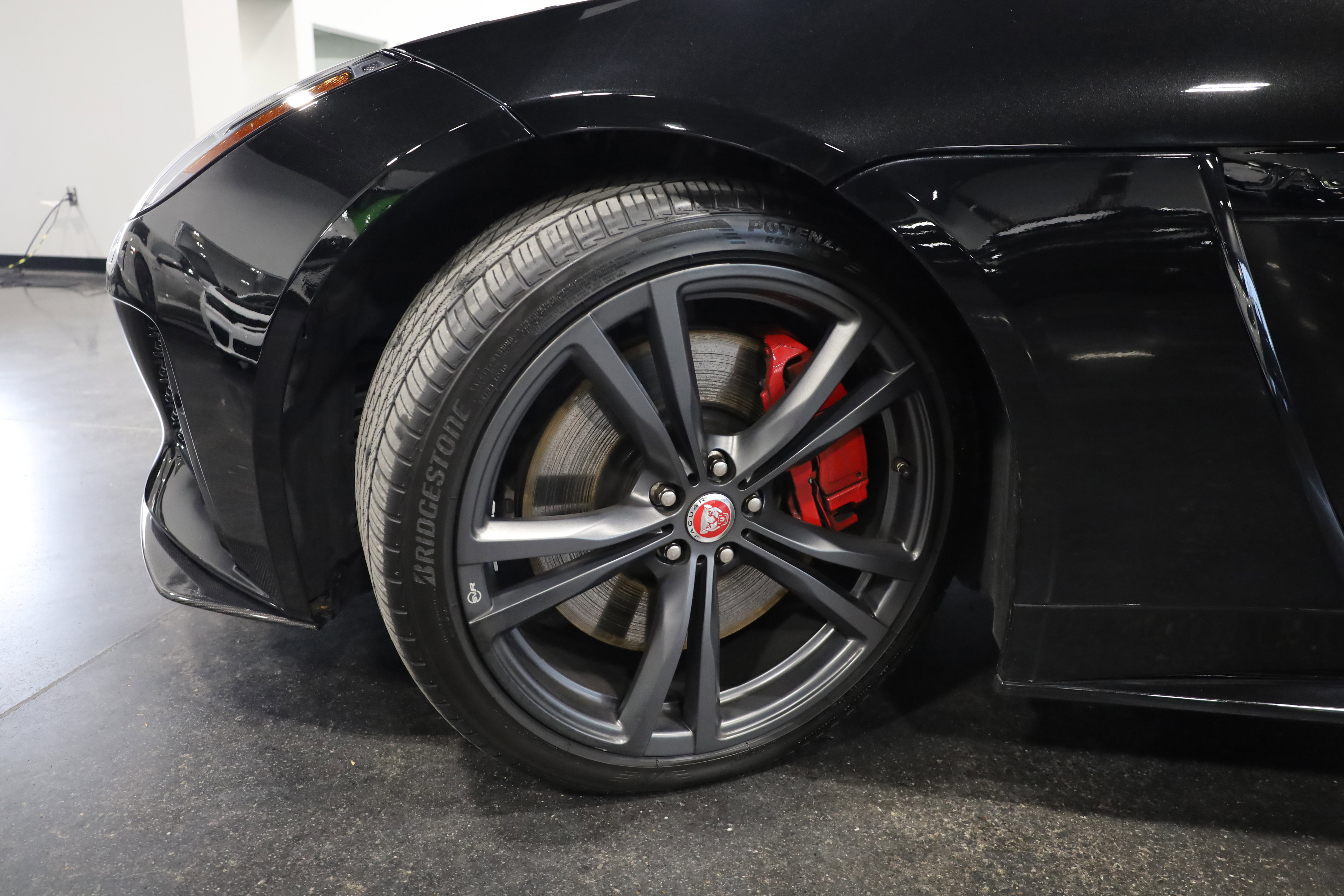 Used 2020 Jaguar F-TYPE SVR image 12