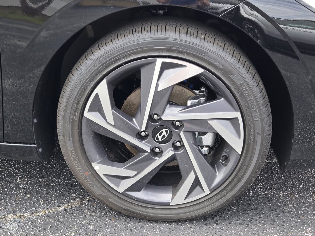 New 2026 Hyundai Elantra Limited FWD image 3