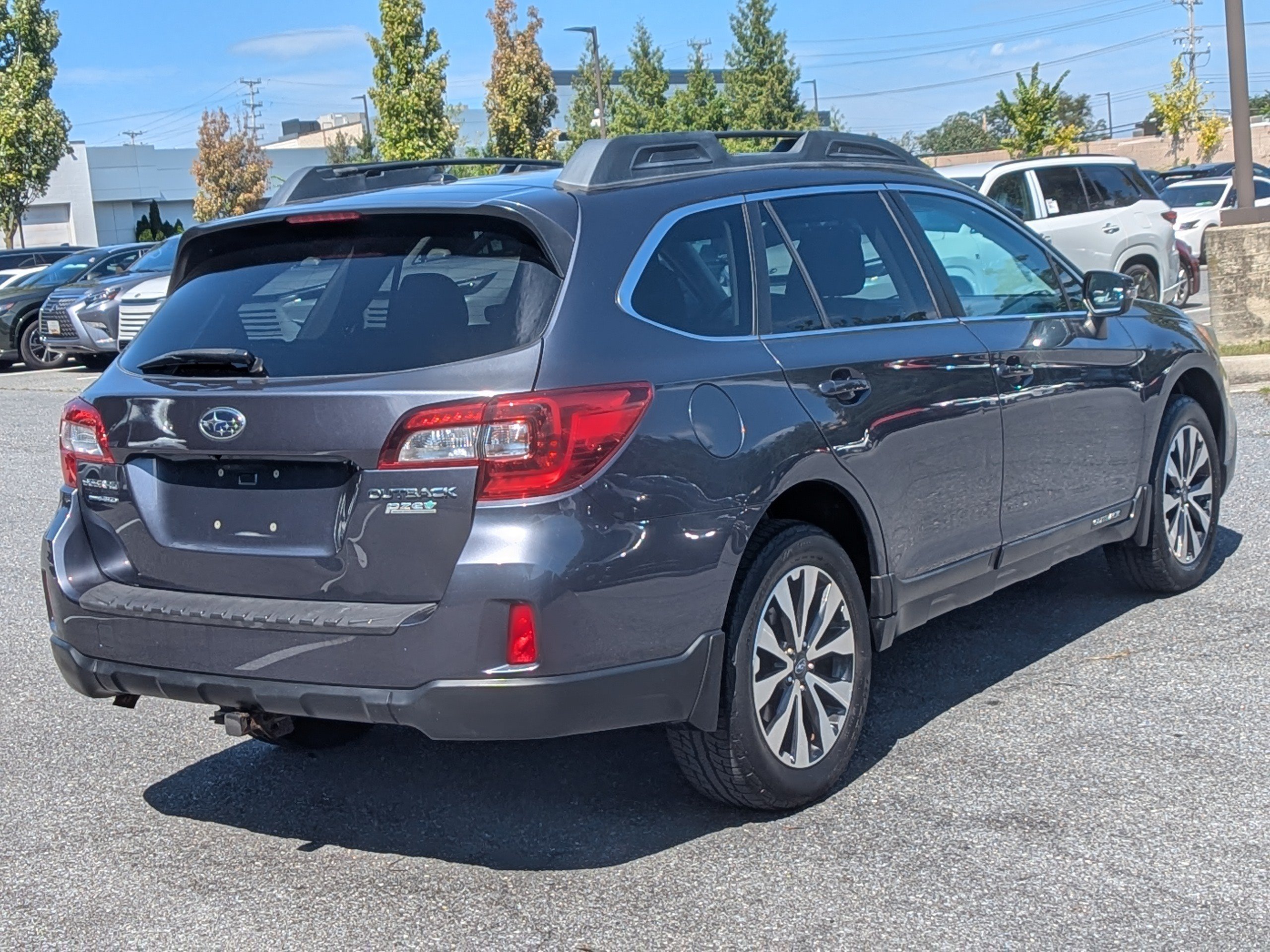 Used 2015 Subaru Outback 2.5i Limited AWD/4WD image 3