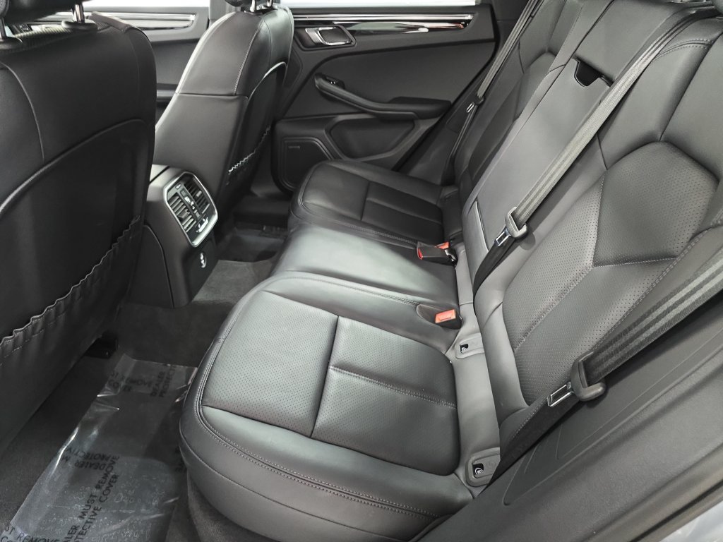 Certified 2026 Porsche Macan AWD/4WD image 24