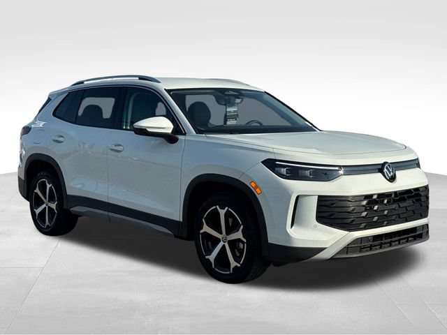 Used 2025 Volkswagen Tiguan SE FWD image 8