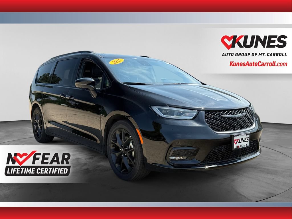 Used 2025 Chrysler Pacifica Limited FWD image 1