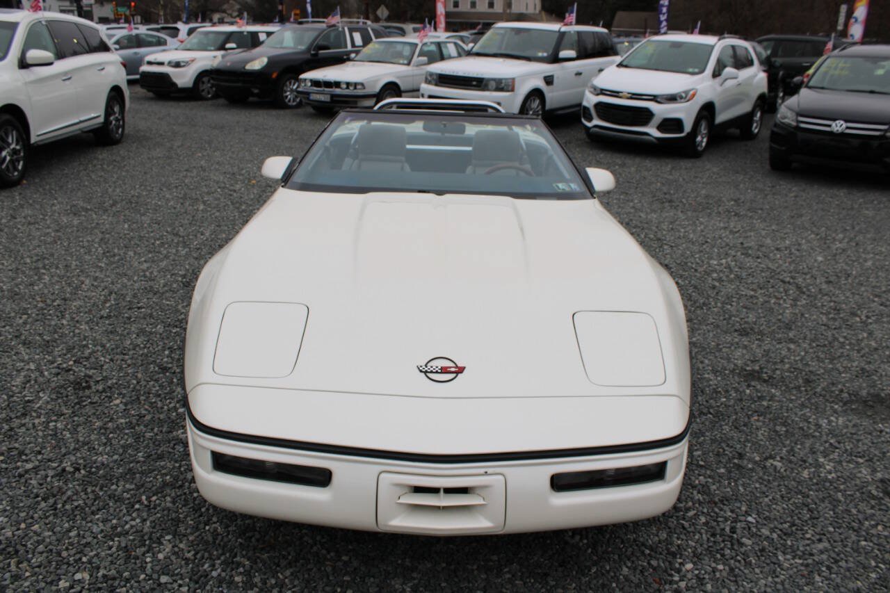 Used 1989 Chevrolet Corvette Convertible RWD image 3