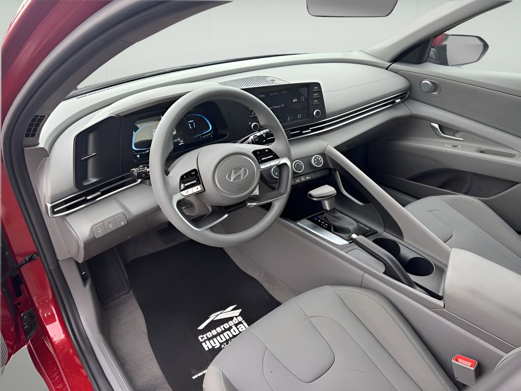 Used 2025 Hyundai Elantra SE FWD image 21