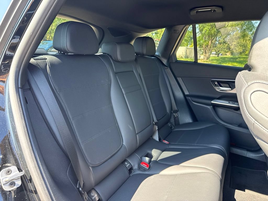 Used 2025 Mercedes-Benz GLC 300 4MATIC image 15