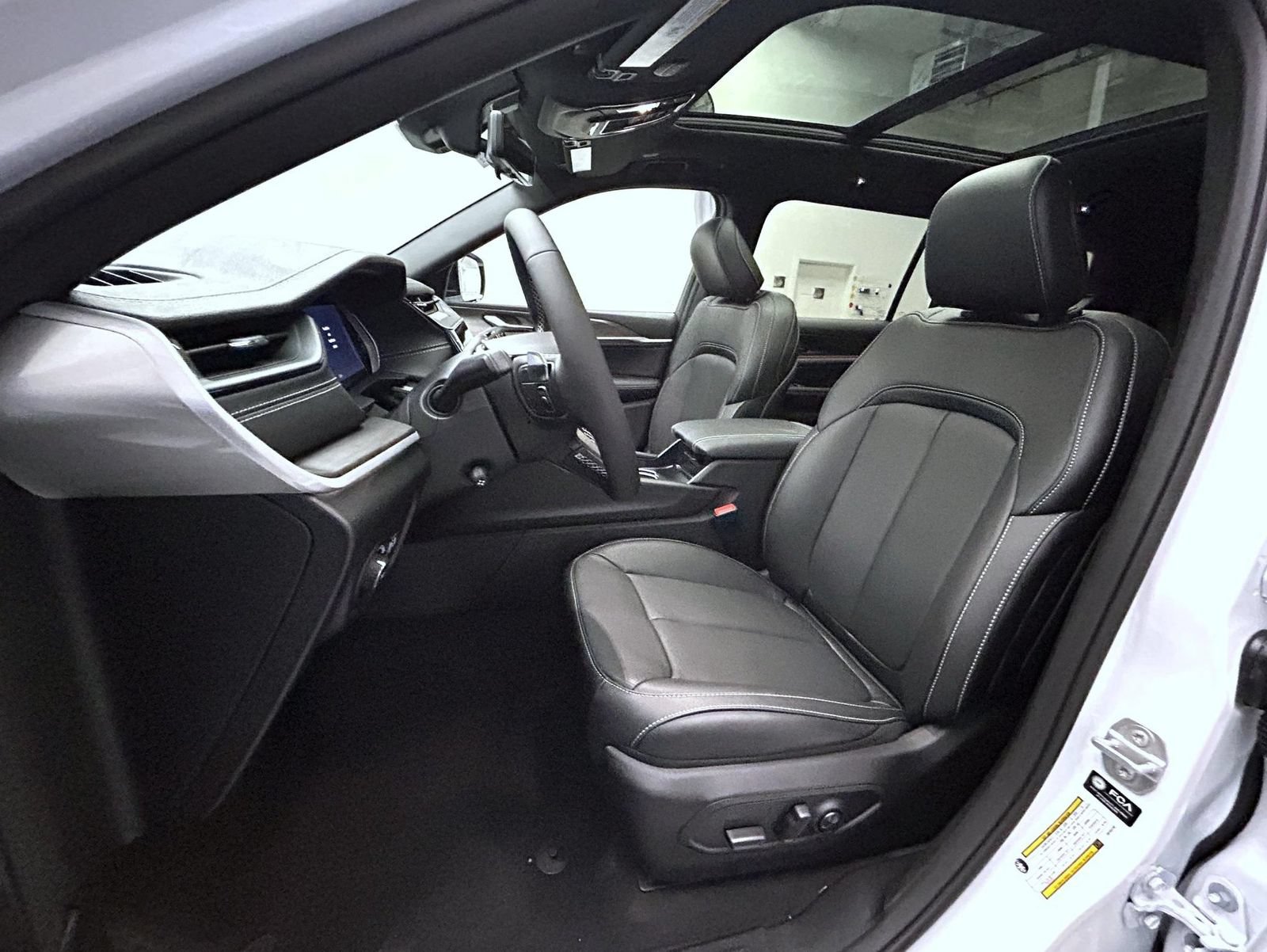 New 2027 Jeep Grand Cherokee L Limited AWD/4WD image 10