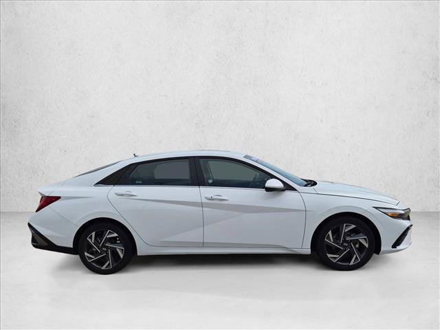 Used 2025 Hyundai Elantra SEL FWD video 4