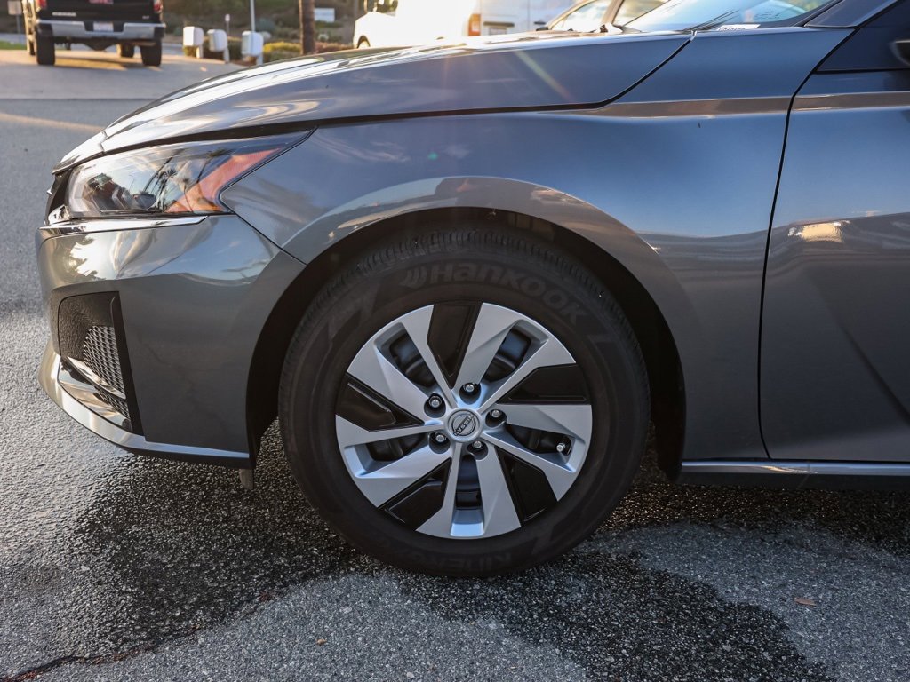 Used 2025 Nissan Altima 2.5 S image 11