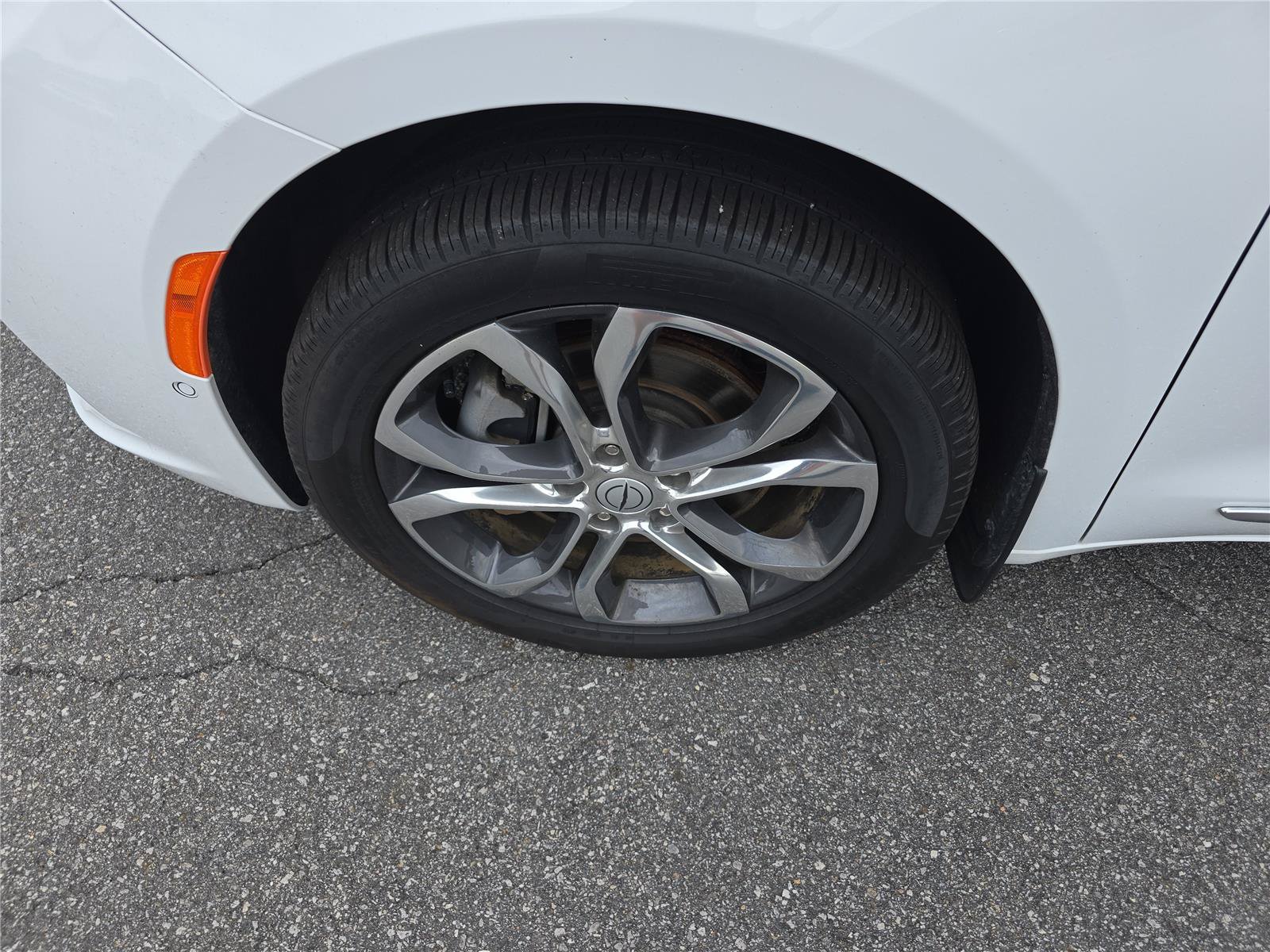 Used 2025 Chrysler Pacifica Pinnacle w/ Trailer Tow Group AWD/4WD image 10