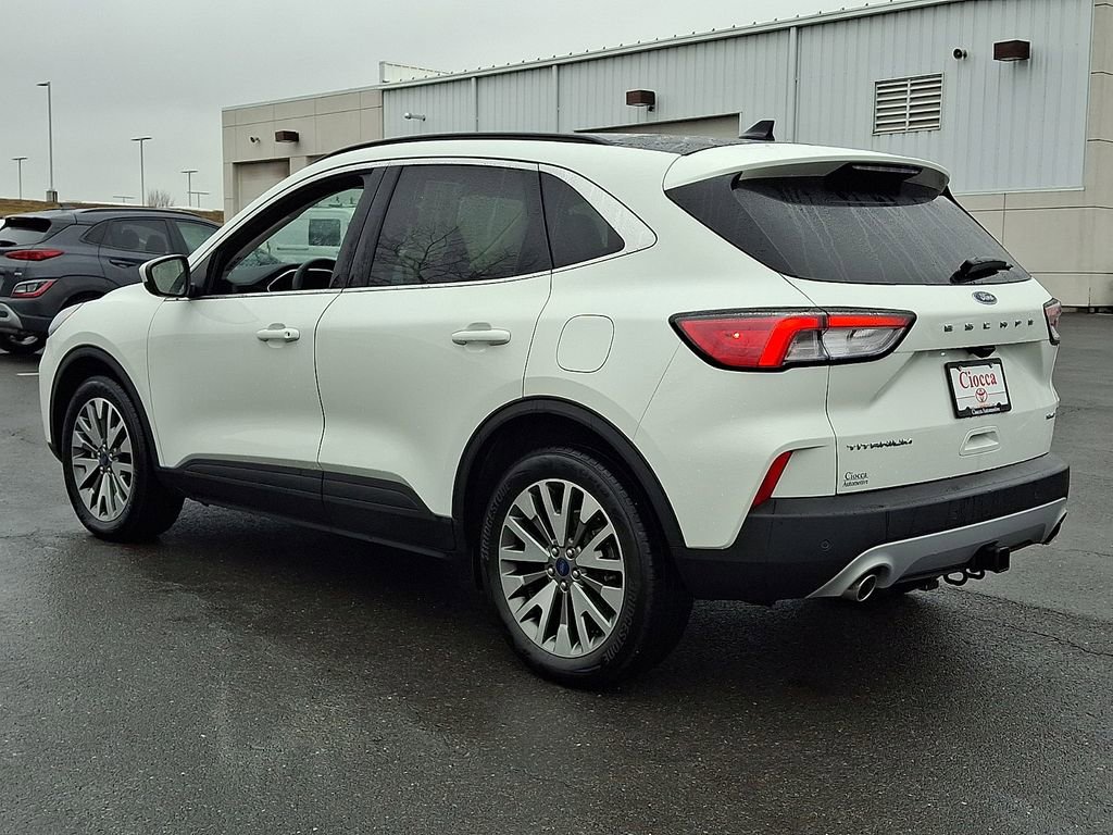 Used 2022 Ford Escape Titanium w/ Class II Trailer Tow Package image 8