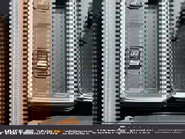 Used 2022 Nissan Pathfinder Platinum w/ Cargo Package FWD image 19