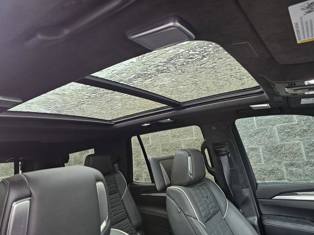 Used 2025 Cadillac Escalade V image 16