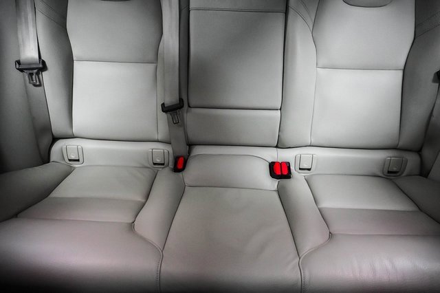 Used 2019 Volvo XC60 T8 Momentum image 18