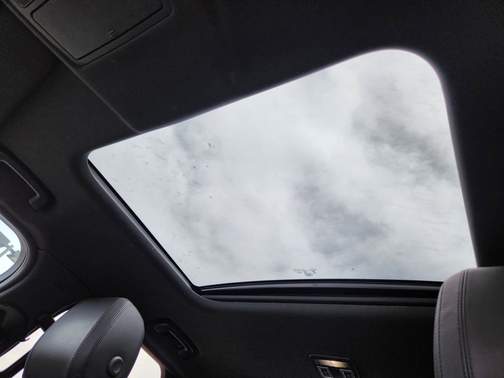 Used 2018 Land Rover Discovery HSE image 29