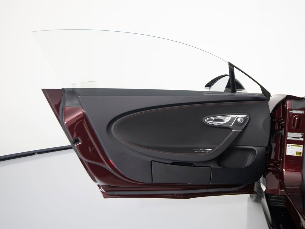 Used 2019 Bugatti Chiron image 17