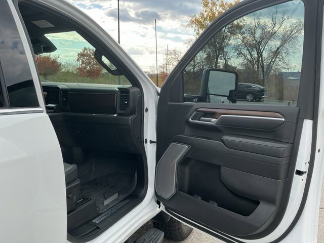 Used 2025 Chevrolet Silverado 2500 High Country image 23