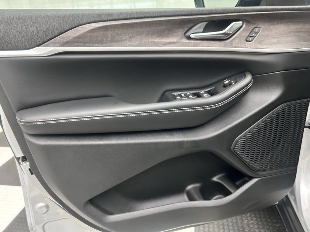 New 2025 Jeep Grand Cherokee Limited AWD/4WD image 10