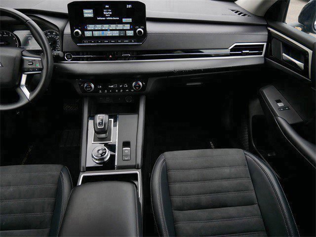 Used 2024 Mitsubishi Outlander SE image 12