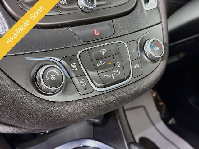Used 2017 Chevrolet Malibu LT FWD image 15