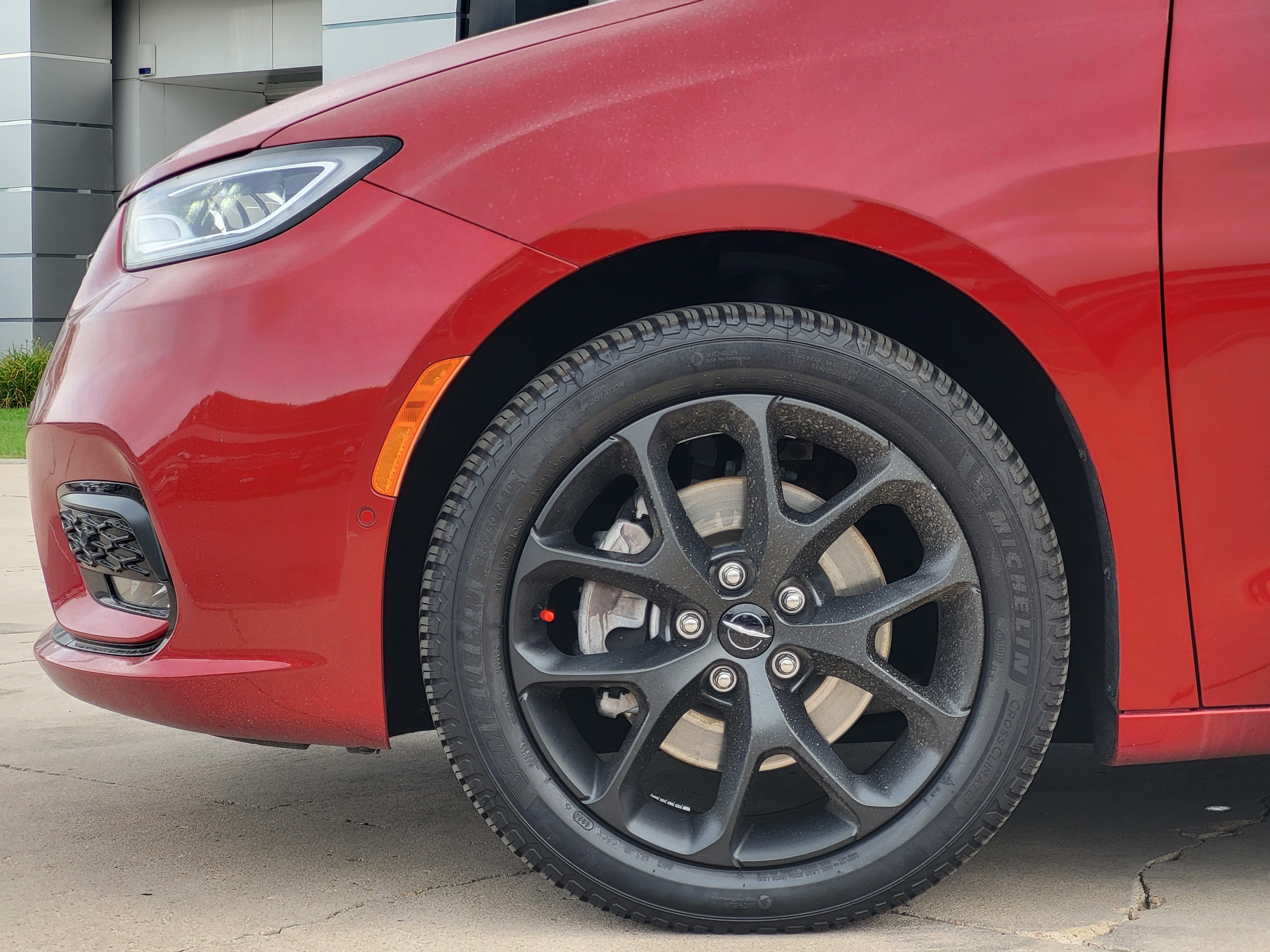 Used 2024 Chrysler Pacifica Touring-L w/ S Appearance Package AWD/4WD image 9