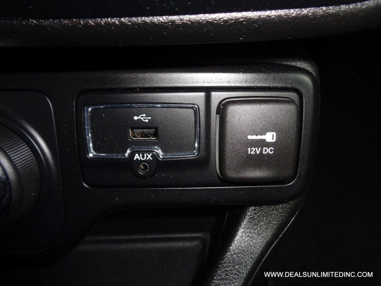 Used 2018 Jeep Renegade Latitude image 15