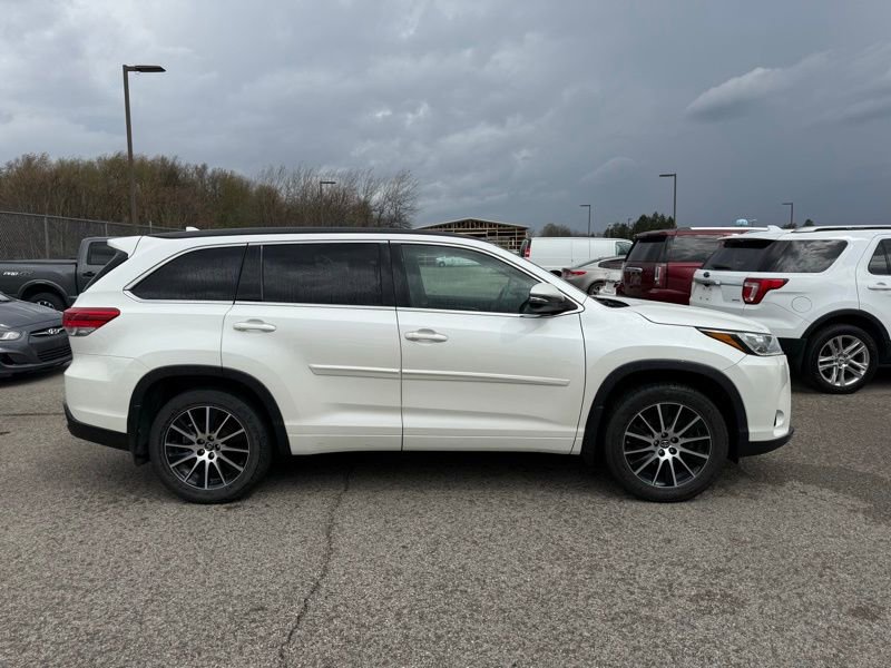 Used 2018 Toyota Highlander SE image 5