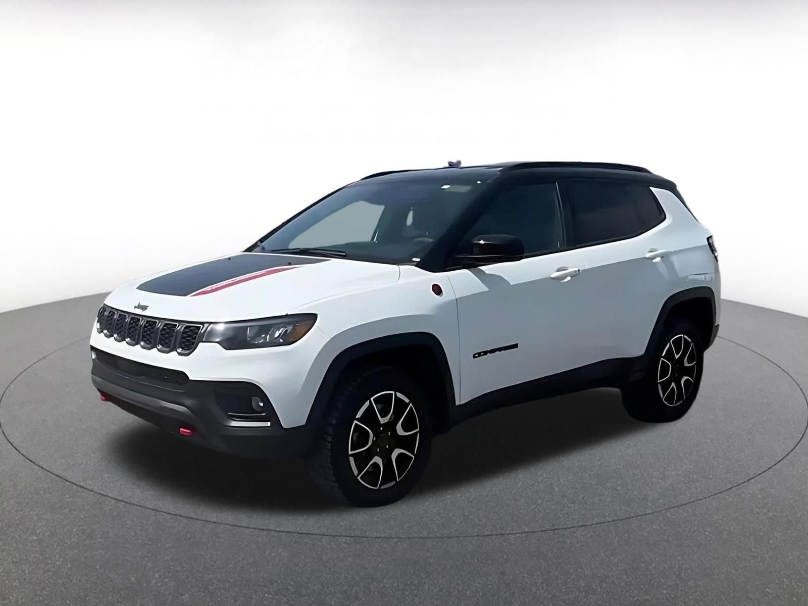 Used 2025 Jeep Compass Trailhawk AWD/4WD image 7