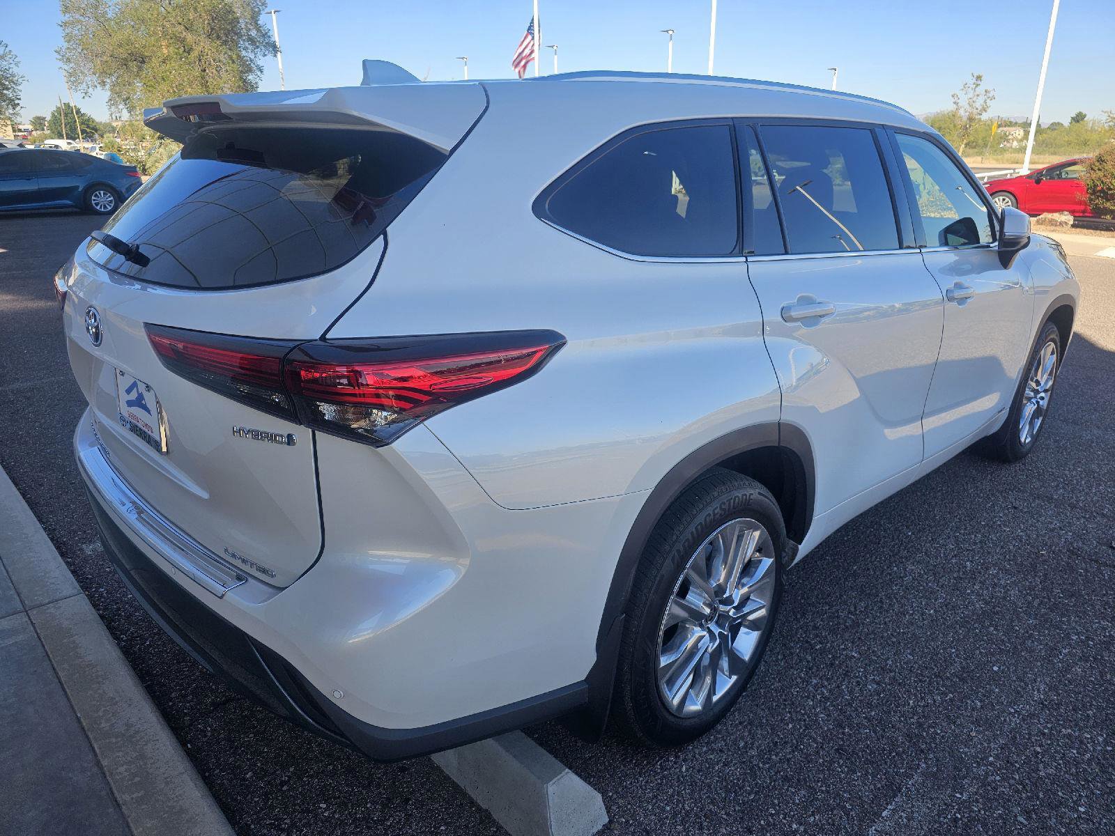 Used 2023 Toyota Highlander Limited image 5