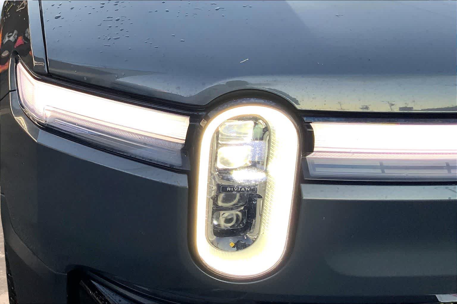 Used 2025 Rivian R1S Adventure Dual AWD/4WD image 31