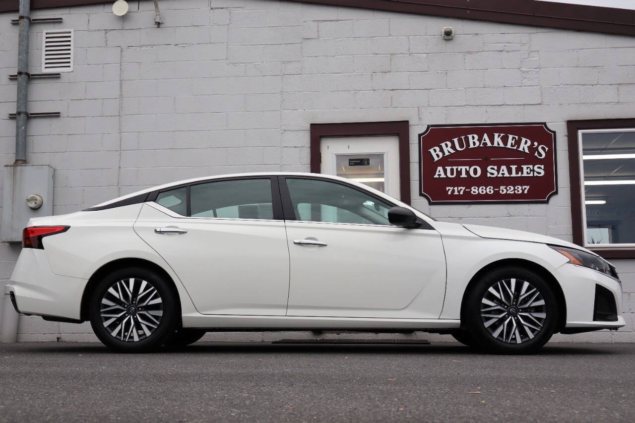 Used 2025 Nissan Altima 2.5 SV FWD image 1
